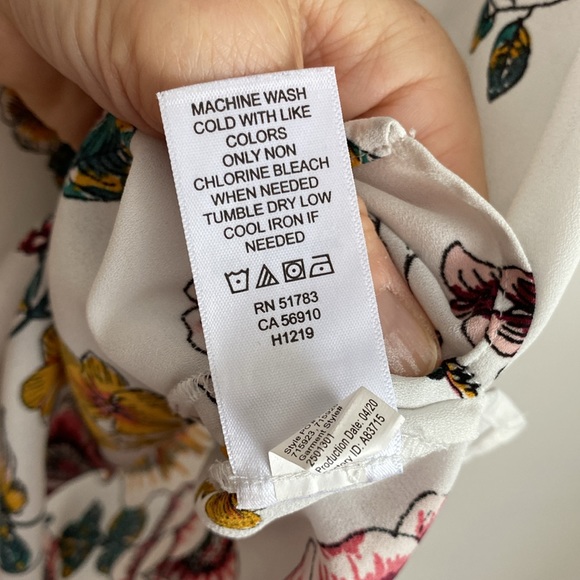 Maurices small women’s short sleeve blouse/top white/grey/floral. - Picture 9 of 13